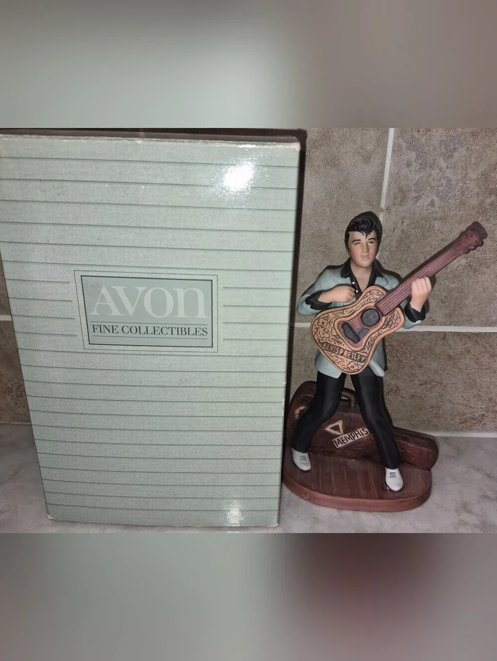 Avon Fine Collectibles porcelain hand-painted figurine of Elvis Presley 1987 New
